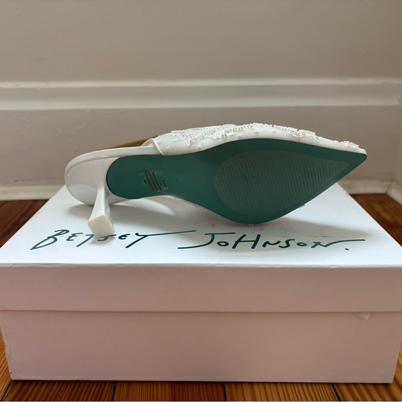 Betsey Johnson White Lace Slingback Heels - Picture 3 of 7